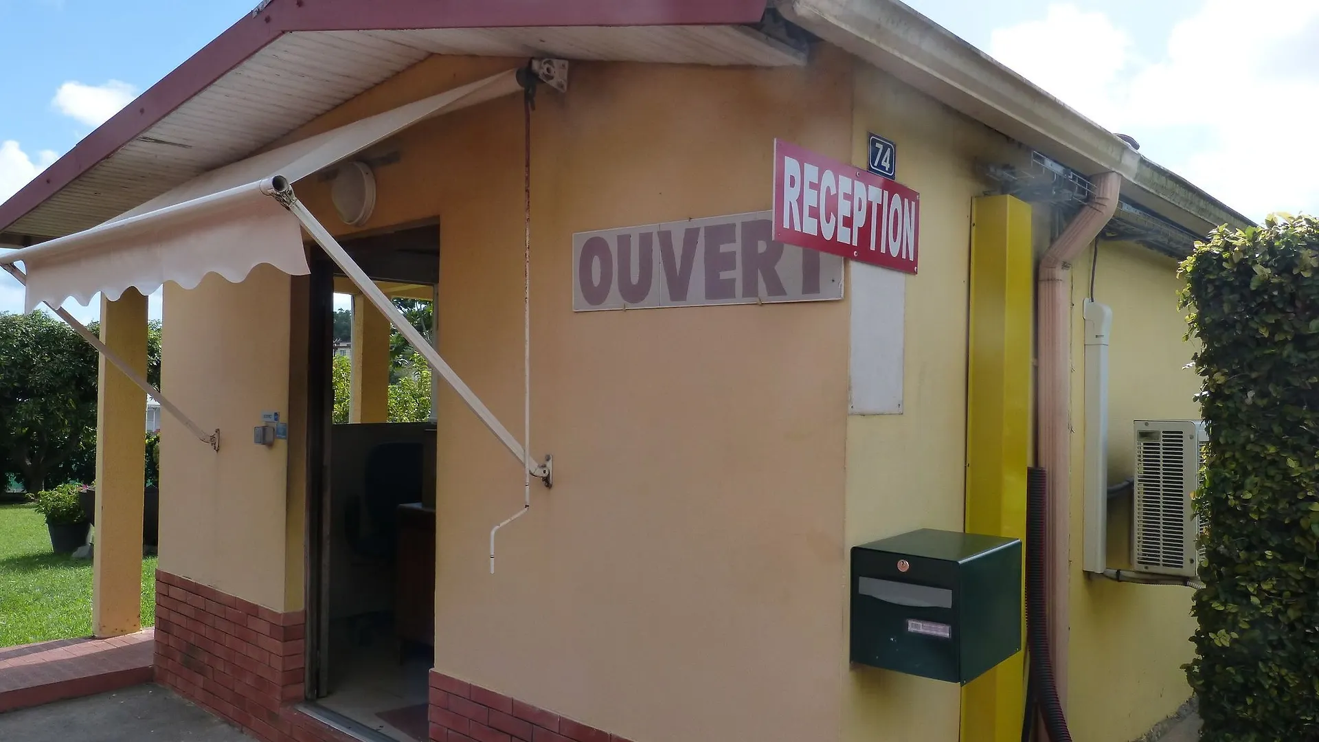 Airport Hotel Ducos